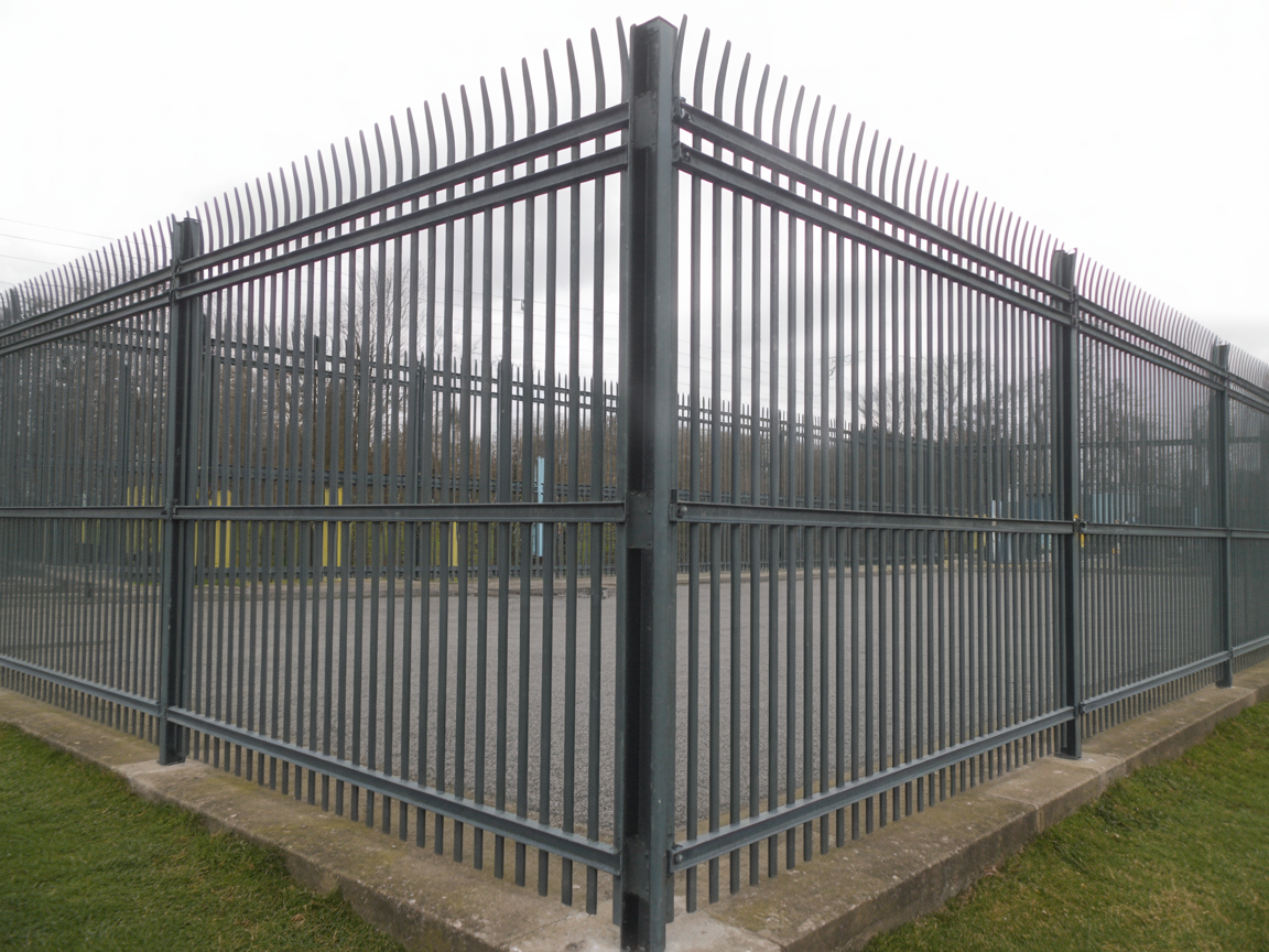 Commercial fencing installation